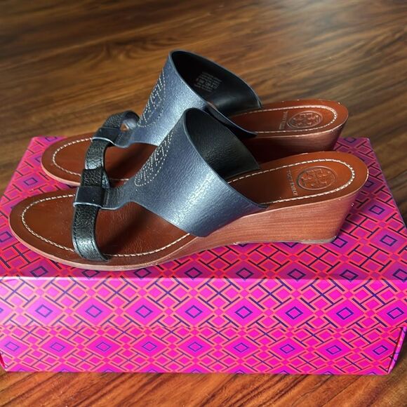Tory Burch Navy/Black Perforated Logo Wedge Size 8.5 - Picture 4 of 9